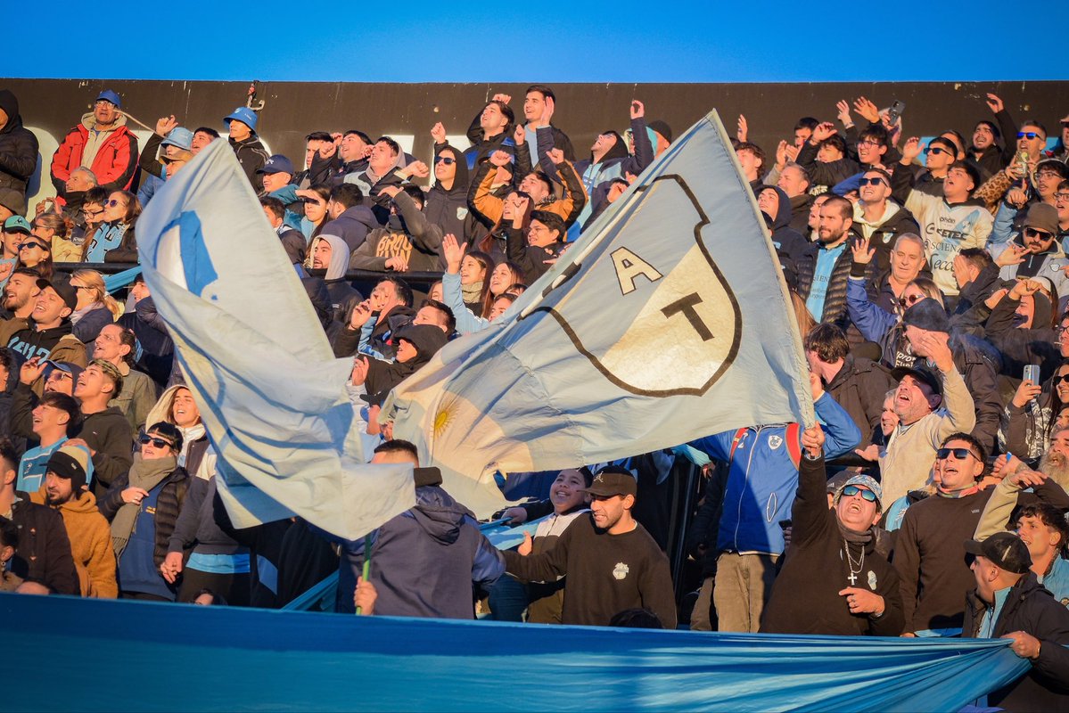 TemperleyOK's tweet photo. 🏟️🩵 EL SÁBADO VOLVEMOS AL BERANGER. 

Este sábado, Temperley recibe a Tristán Suárez desde las 15:30 por la fecha 19. 

👉🏻 Ya podes sacar tus entradas online: https://t.co/hbWsJAP7ya

😎 Recordá que socios y socias con cuota al día no abonan popular e ingresan sin cargo. https://t.co/XWjehzUhsx