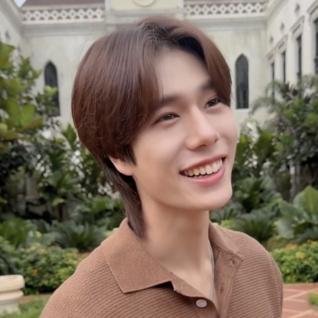 chouxcheese's tweet photo. น้องภูวินยิ้มหวานมาโดยตลอดตั้งแต่เด็กจนโตเลย ยิ้มหวานฟันกาตุ่ยแถมตาสระอิอีก ขี้โกงมาก https://t.co/GGwj5Kd1Db