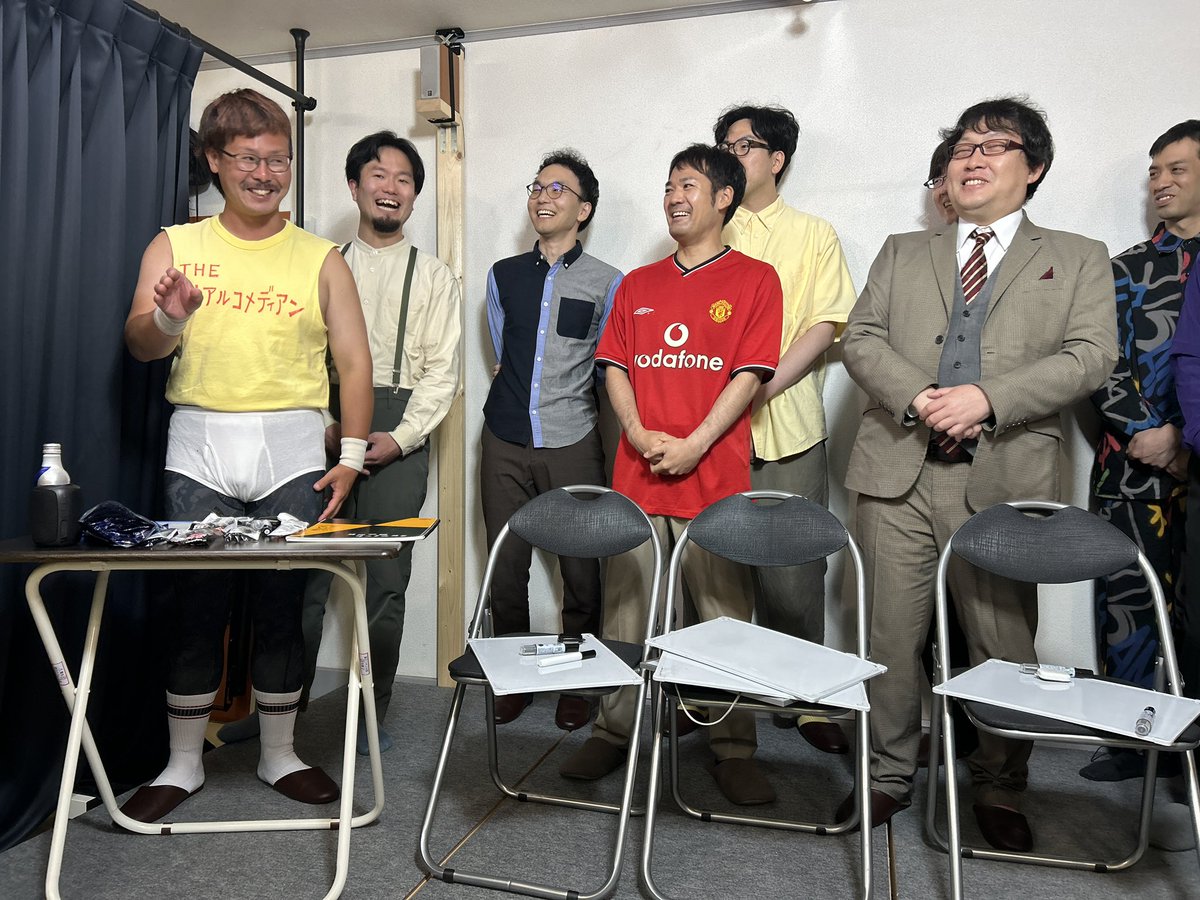 Naki_44's tweet photo. 茂木和菓子の大喜利バトルシティ8⚡️ついに片方がレギュラー組のリョーターナーとサンバ支店が揃い、マザー・テラサワさんも参戦の激アツ回🔥今回も平和で面白かった🙌🏻恒例のOAも大好き！名シーン😌最後お題2つになった上、MCの田中さんが過去お題もOKとか言い出して急に選択制になったの斬新だった😂 https://t.co/oeOTH6IGIc
