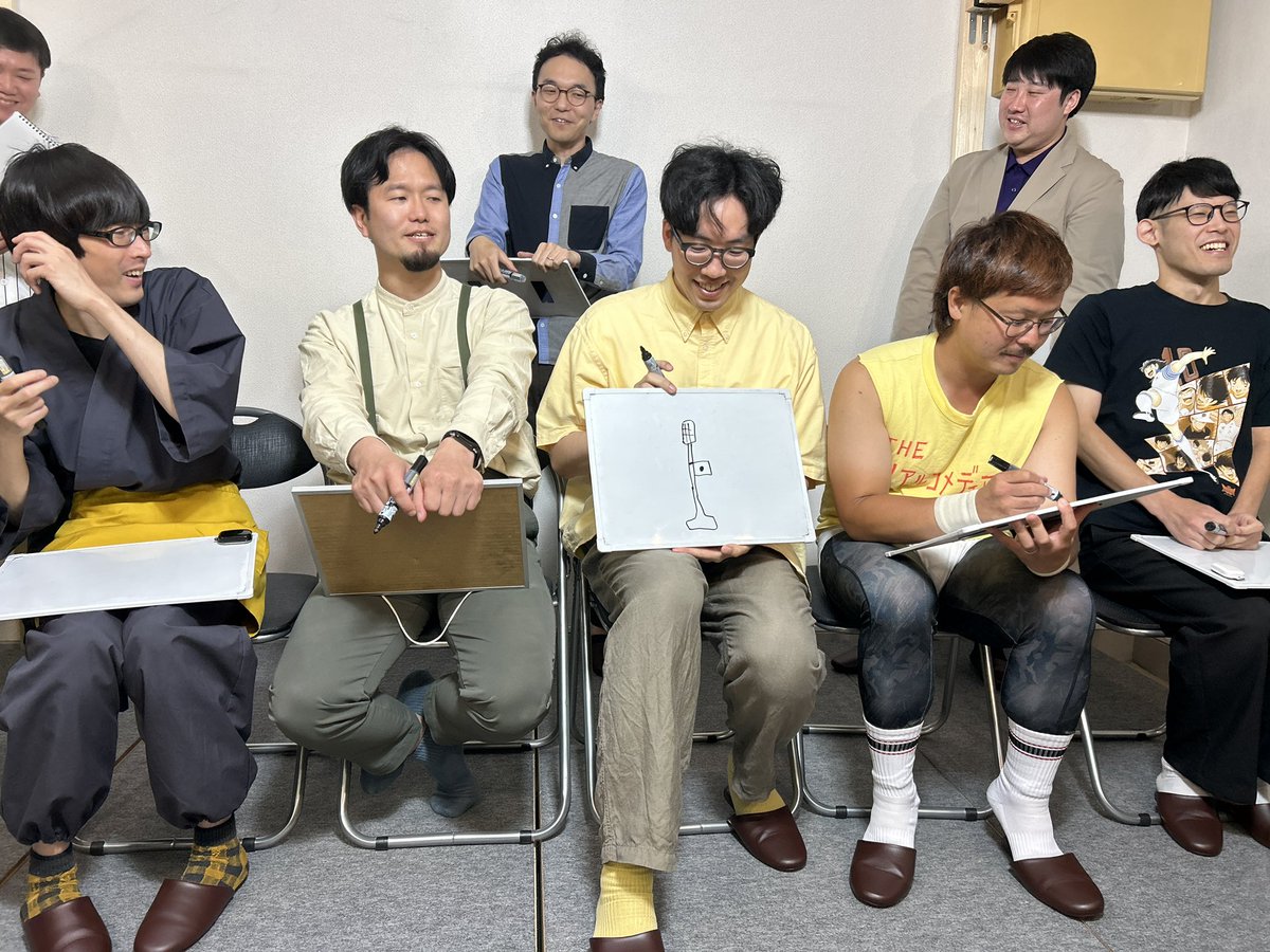 Naki_44's tweet photo. ・思想が偏っているお笑いライブ。 https://t.co/DgHLheGxr2
