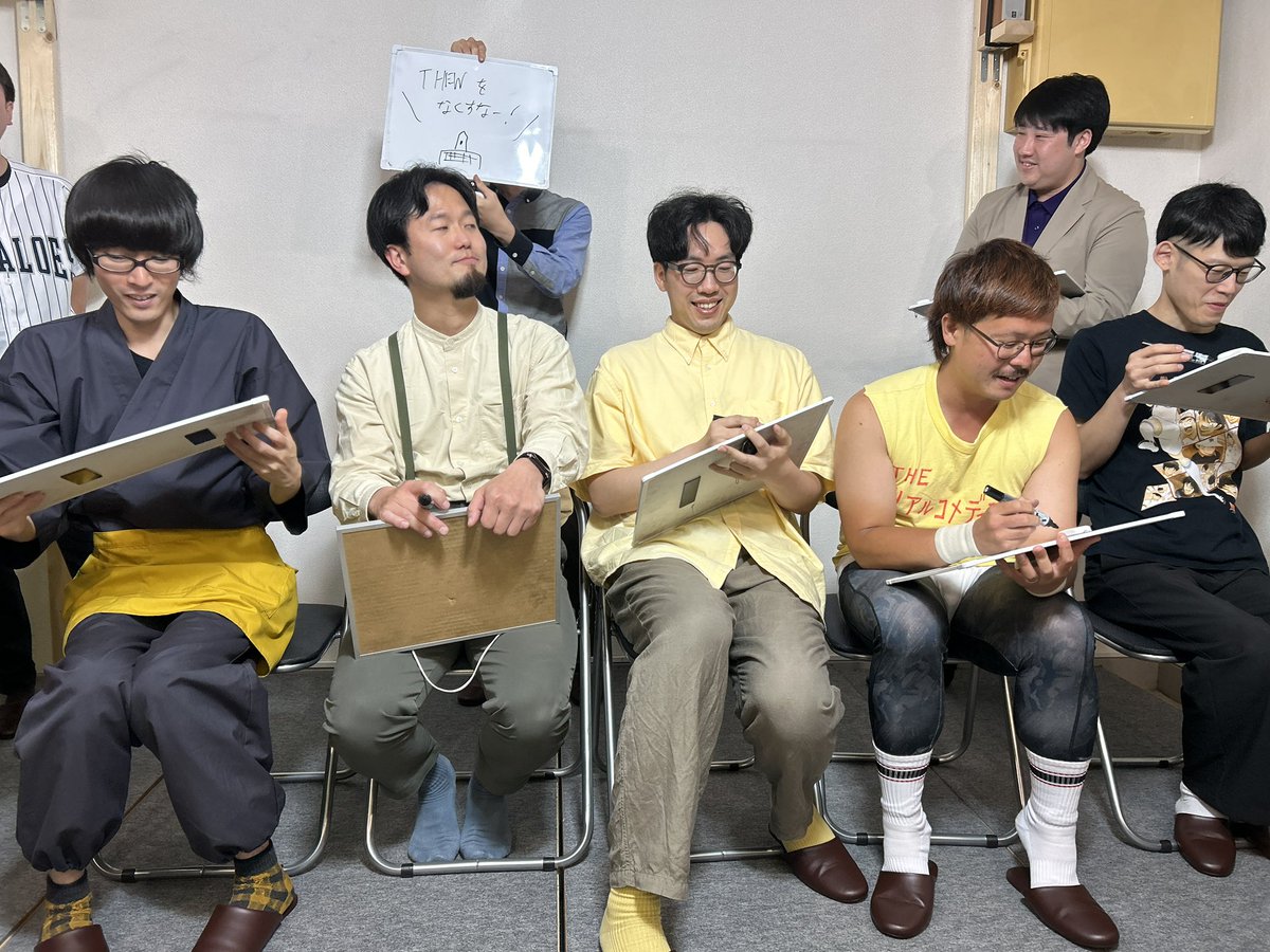 Naki_44's tweet photo. ・思想が偏っているお笑いライブ。 https://t.co/DgHLheGxr2
