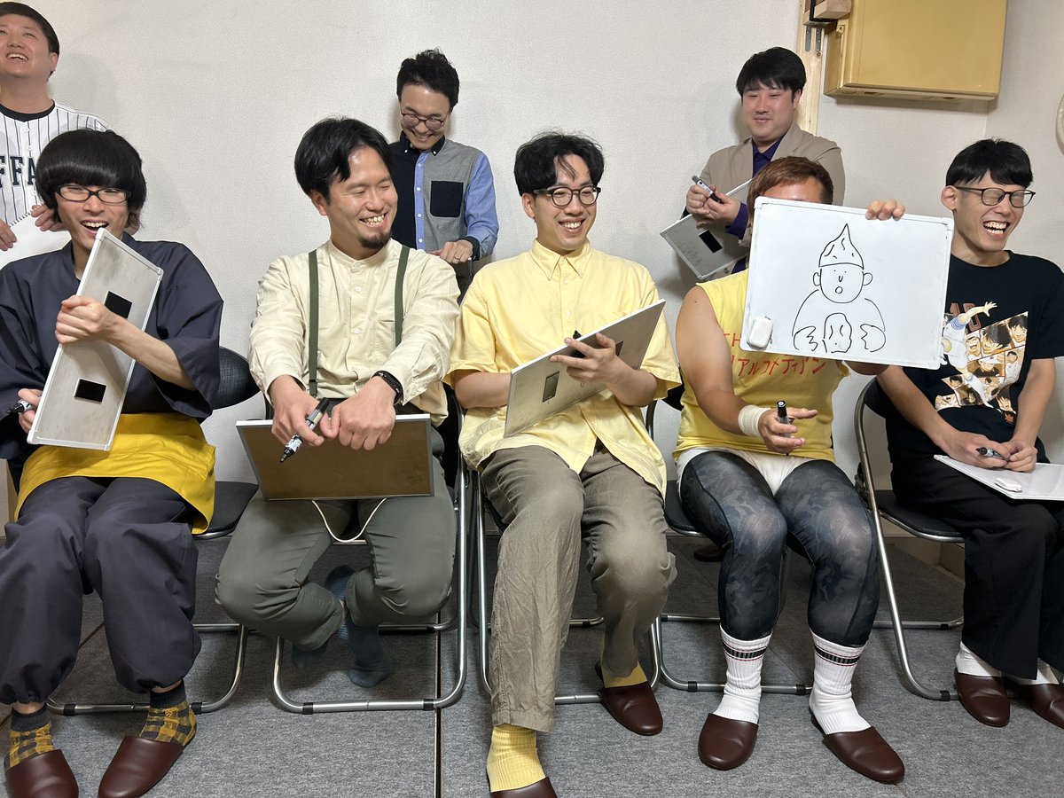Naki_44's tweet photo. ・思想が偏っているお笑いライブ。 https://t.co/DgHLheGxr2