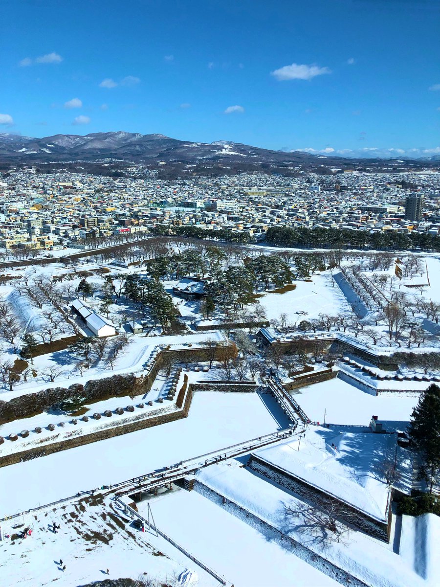tabiakidesu's tweet photo. #東京函館の街旅を叶えよう
47都道府県を旅した中でもトップ3に入るくらいに良かった都市が函館！

街並み、夜景、食堂
どれをとっても最高😆
まるで小説の中にいるような感覚になった冬の思い出❄️

また行きてぇな、函館✈️ https://t.co/caZFHQRayc