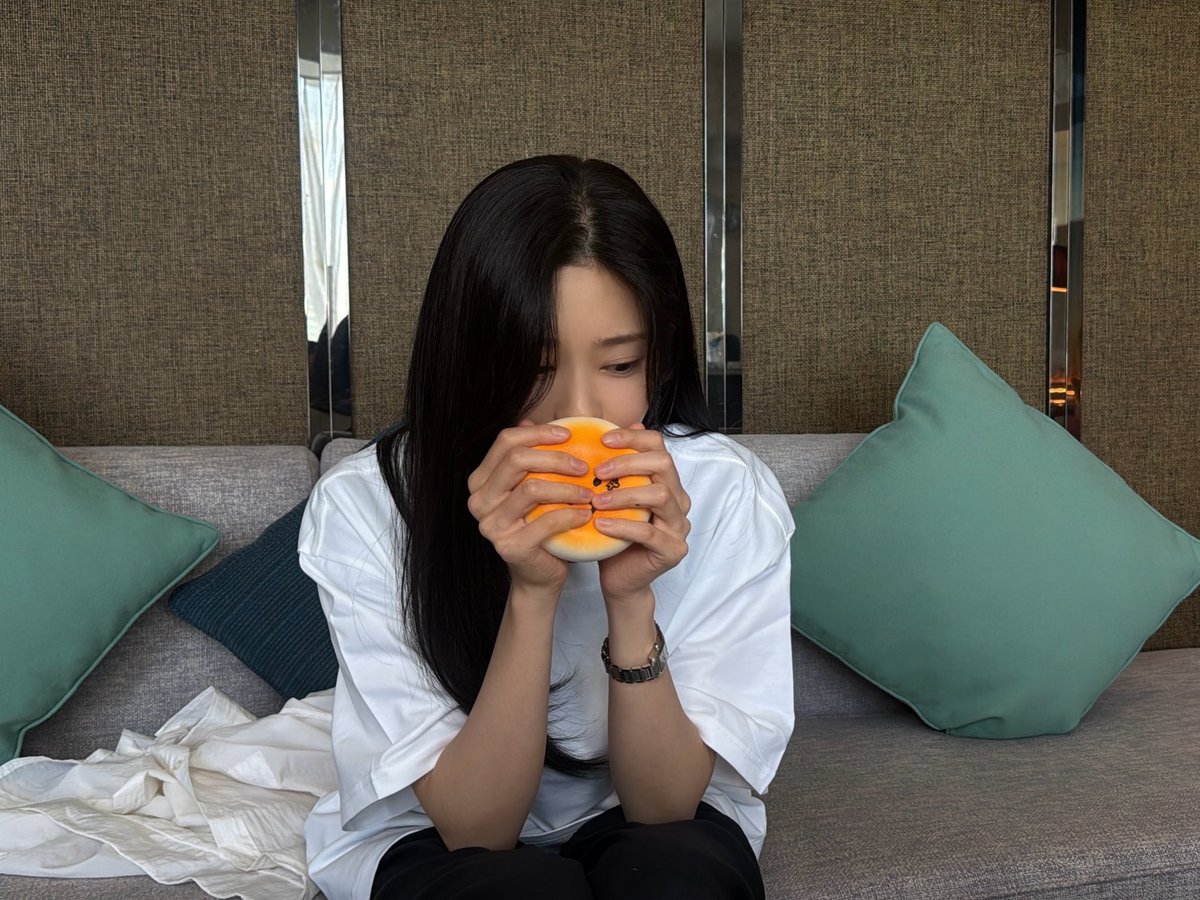 minjugachoa's tweet photo. 何で誰も教えてくれなかったの？！？！ミンジンじゃん！！！！！！！！ https://t.co/ul2b9pGLV3