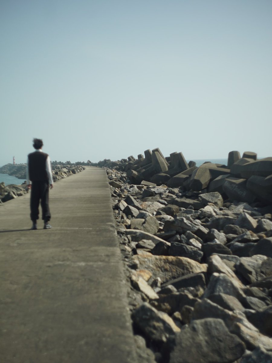 taminodaily's tweet photo. tamino on the set of the ‘raven’ music video, 2026 https://t.co/aLPXLQMJbF