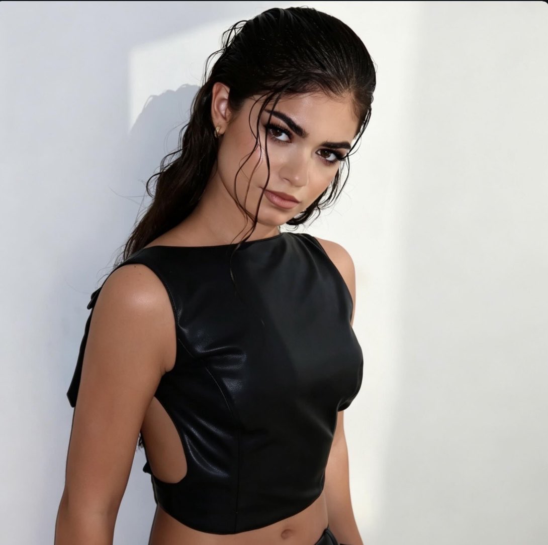 OliviazBored's tweet photo. adeliya is so gorg omg https://t.co/R8ORmgAah0