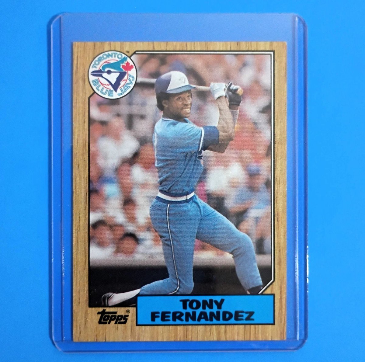 gwes2000's tweet photo. Before there were World Series banners in Toronto, there was Tony Fernandez.

The smooth-fielding shortstop became one of the most beloved players in Blue Jays history and helped deliver the franchise's first championship.

⚾ Small gift. Big memory.

#BlueJays #TonyFernandez #MLB #BaseballCards #LegendsMiniGifts