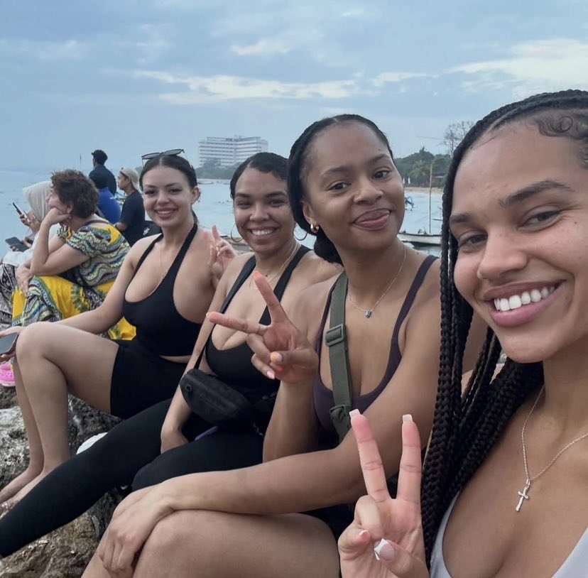 dawnbaptiste's tweet photo. Out at the beach 🏝️ 

#beach #summer #USA #Girls https://t.co/ev4Pl5JhNH