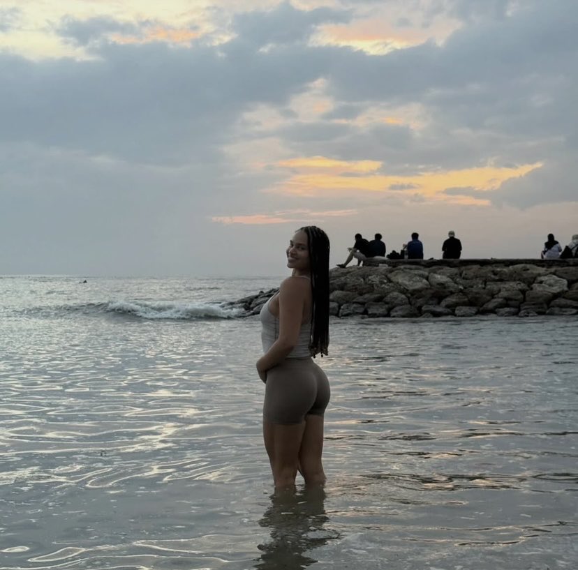 dawnbaptiste's tweet photo. Out at the beach 🏝️ 

#beach #summer #USA #Girls https://t.co/ev4Pl5JhNH