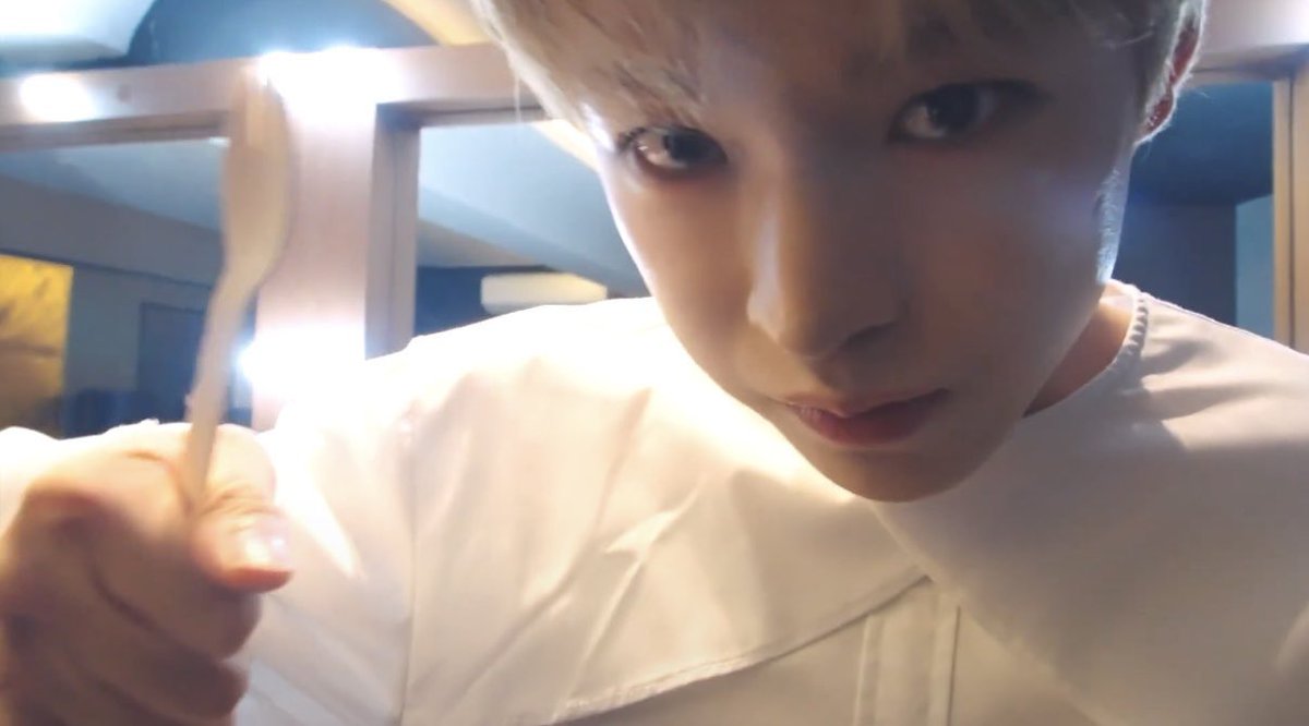 wish_yux's tweet photo. 잘 못자면 이렇게 쫓아올 것 같음 https://t.co/GNOwj8d47t