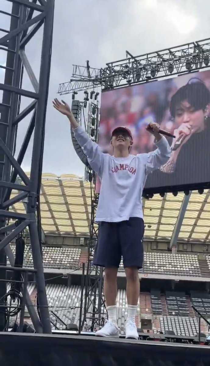 Jeonthv3001's tweet photo. แบบนี้เรียกหน้าชัดหลังแฟนป่ะ https://t.co/zF0TmkPVSB