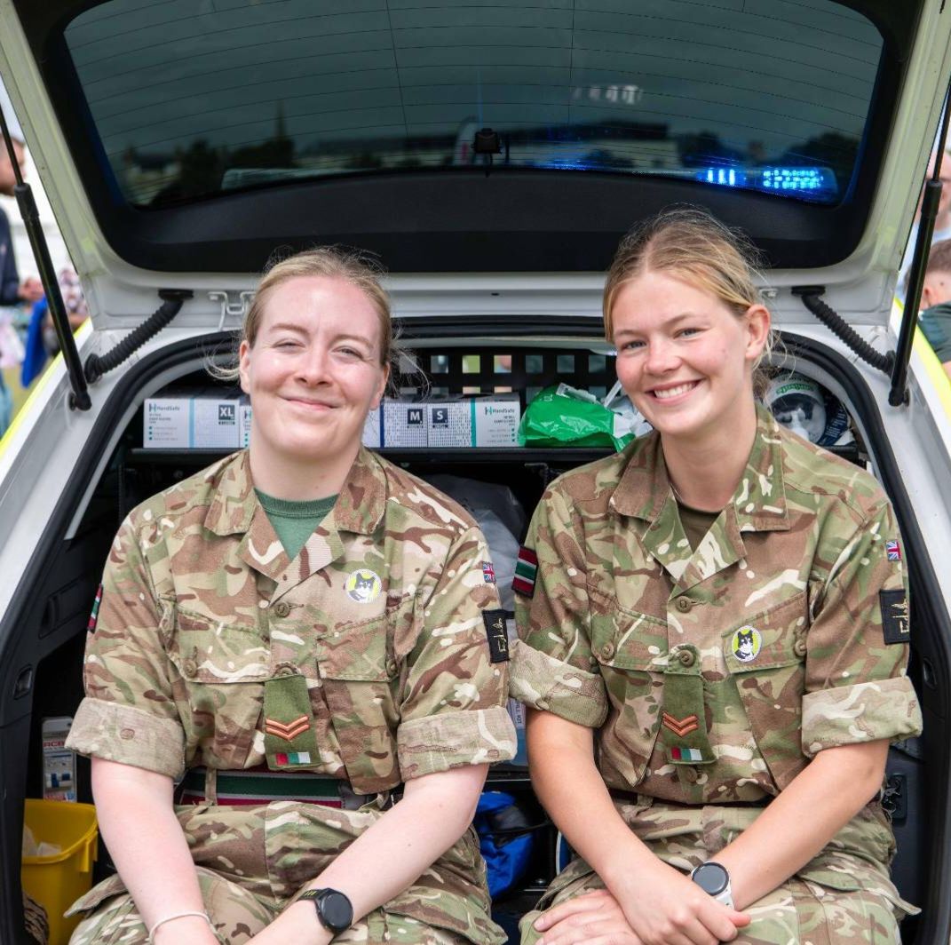 DMS_JHG_South's tweet photo. We supported #armedforcesday in #portsmouth with an interactive stand incorporating #CPR lessons, casualty mgt drills & equipment demos. Also present was the @SCAS999 car we operate from JHG(S) HQ - #caring for the local community! 🫡 #proudtoserve @DMS_MilMed https://t.co/PzZhahOPad