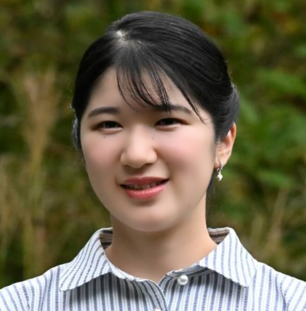 MilkywayKaoru's tweet photo. 中曽根某の姫さまへのセクハラ発言について日本中で怒れる人が大勢いる事にホッ。皆姫さまを敬愛してるもんね。明日は宮内庁長官定例会見。陛下はどのようなカードを切るんだろう。でも、令和の玉音放送の前に黒田長官に頑張って欲しい🙏
#天皇ご一家をお守りしよう
#敬宮愛子内親王殿下を皇太子に https://t.co/yejDEfGKUE