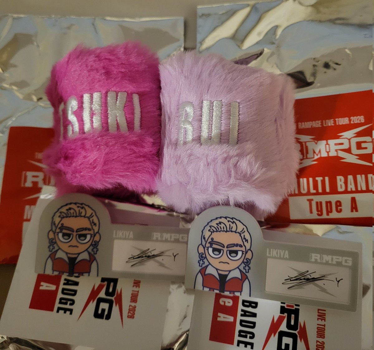 10_kmoe's tweet photo. THE RAMPAGE LIVE TOUR 2026 "(R)MPG" 交換

譲)ネームバッチ→LIKIYA
マルチバンド→与那嶺瑠唯、藤原樹

求)吉野北人

7/2静岡公演の現地交換優先。
検索からもお声がけ下さい。 https://t.co/hxsfg3JuW9
