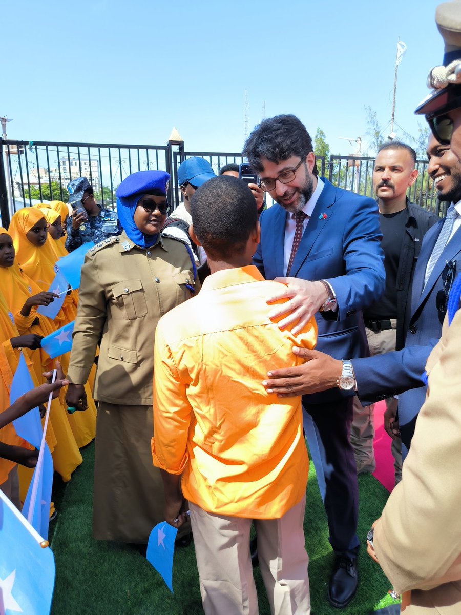 TC_MogadisuBE's tweet photo. Somali Milli Günü münasebetiyle düzenlenen törene katıldık.

Dost ve kardeş Somali’nin bağımsızlığının 66. yıldönümünü en içten dileklerimizle kutluyoruz. 🇹🇷🤝🇸🇴 https://t.co/s2BVXQyXi3