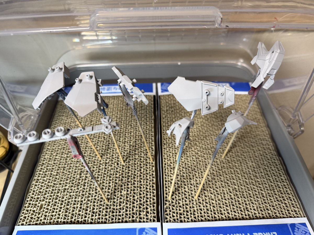 1/144 HGUC238 RX-105Ξガンダム 今夜の作業成果 塗り忘れと塗りムラの