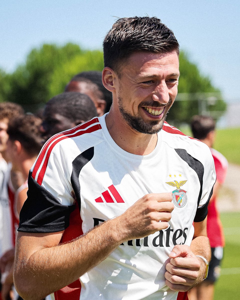 SLBenfica's tweet photo. Bem-vindo, Clément! 😁👋 https://t.co/ZCxYCdD36r