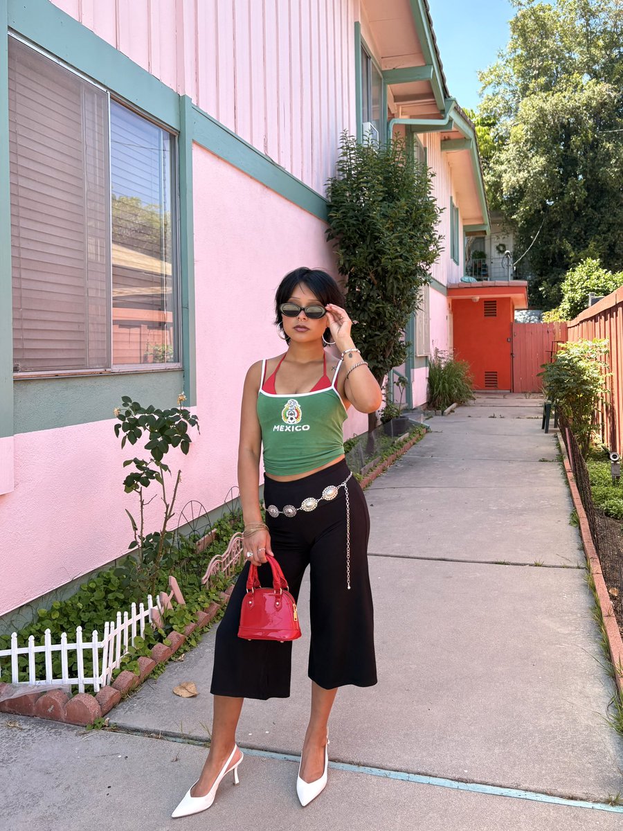 stargirldre's tweet photo. it’s a beautiful day to be Mexican💋 https://t.co/QcGhokTb1q
