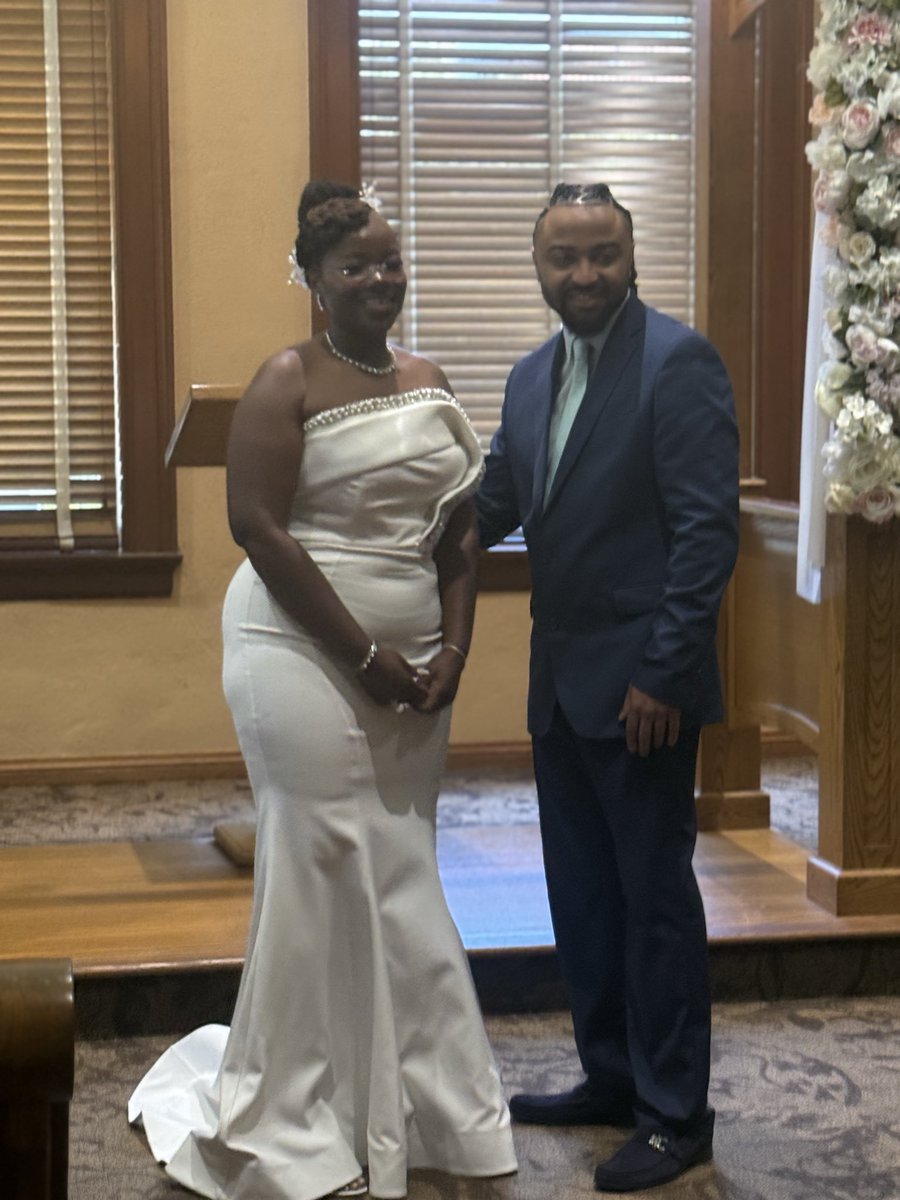 kellzthachef's tweet photo. Oh yeah… Meet the Jones.. My little sister and her man got married💙 #blacklove #collegesweethearts https://t.co/YHIe0WXAkg
