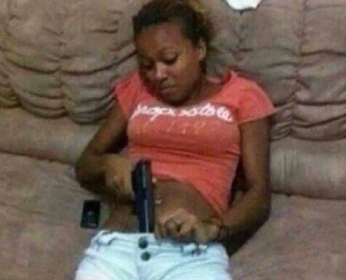 deityofnightt's tweet photo. having your period in the summer https://t.co/vdmFEeMei5