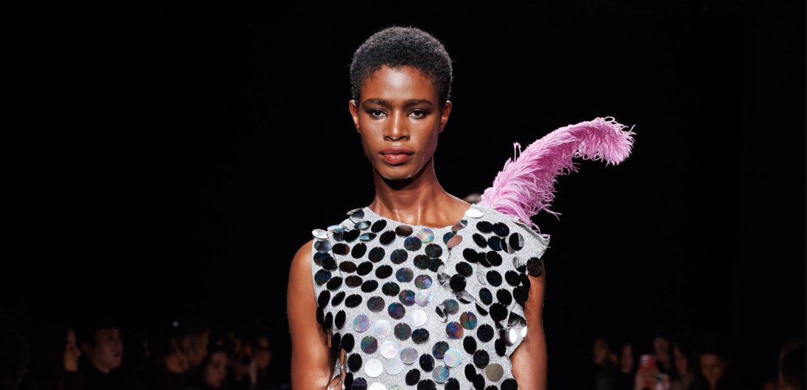 SMART_TIMES's tweet photo. NYFW SPRING 2027: 70 SHOWS · SEPT 10-15 · HENRY ZANKOV DEBUTS FOR DVF AT 9:30AM ON DAY ONE
Opens: DVF (Zankov debut) Sept 10
Closes: Thom Browne Sept 15
Pre-week: Ralph Lauren, Coach, Rachel Comey (25th anniversary), Cult Gaia
Hilfiger · Tory Burch · Michael Kors · Prabal Gurung · Khaite · Carolina Herrera
First-timers: Conner Ives, Magda Butrym, Sabyasachi, Zaldy.
Fur-free policy in effect for first time.
CVFF finalists on official calendar for first time: Bad Binch TongTong, Jamie Haller, Milamore.
https://t.co/HKJwo660x3 🧵