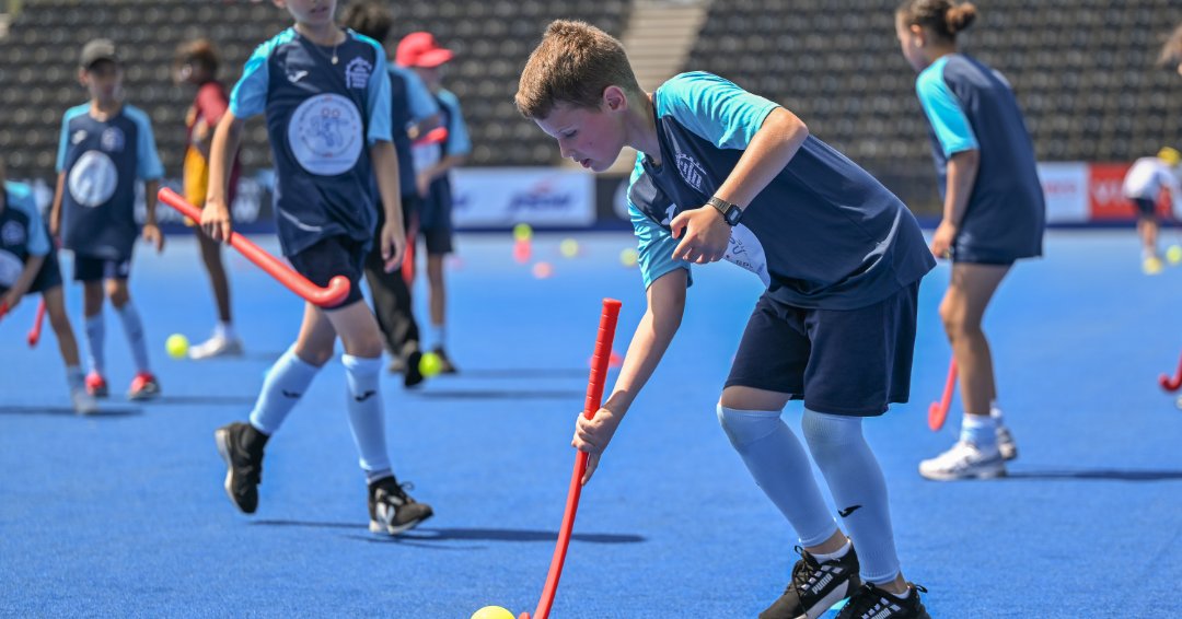 LeeValleyHTC's tweet photo. A brilliant celebration of inclusive hockey 🏑

Our Flyerz Festival welcomed 34 participants from nine clubs, supported by eight coaches with a disability.

We also welcomed 80 young people from five schools, experiencing England hockey and the venue for the first time! https://t.co/nuLHiGyGXj