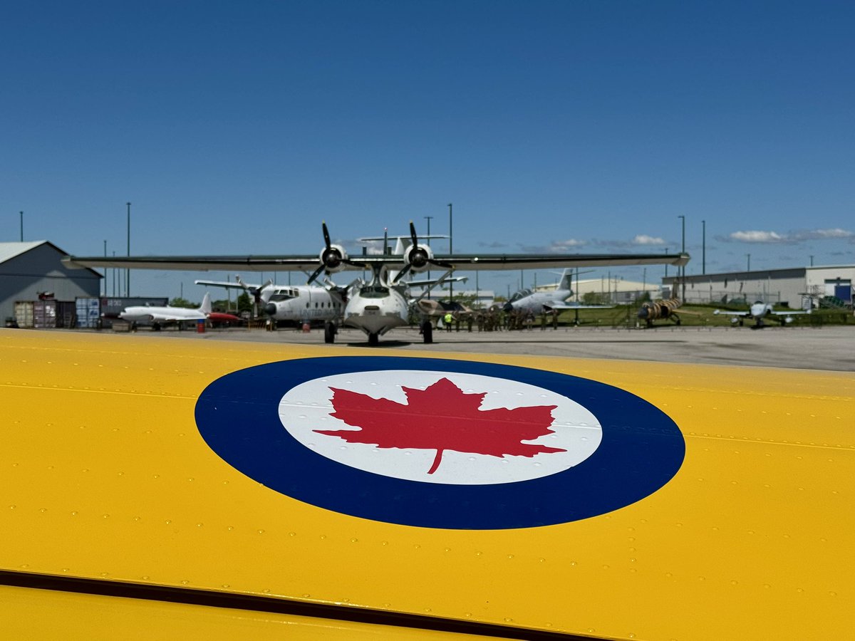 DavidartHills's tweet photo. Happy Canada 🇨🇦 Day! 
Here’s a couple photos of retro RCAF roundels from a Golden Hawk F-86 Sabre, and a Harvard Trainer, the Lancaster photo bombing a Tutor jet, and one last look at the 431 Squadron @CFSnowbirds. https://t.co/MORQm36u2L