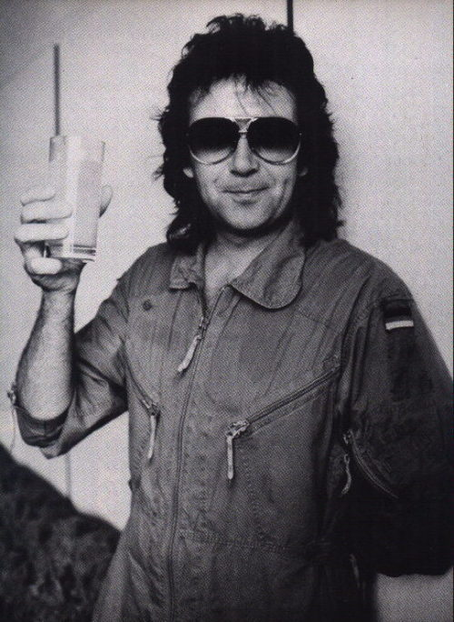 MSolisEscobar's tweet photo. Mel Galley (March 8, 1948 – July 1, 2008) was an #guitarist and a former #member of the #hard #rock #bands Whitesnake,Trapeze, Finders Keepers and Phenomena.
https://t.co/3byHToCH85 https://t.co/ZFLMrULMys