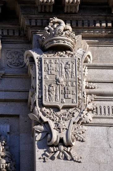 boomer__brian's tweet photo. @Xavii_1906 Sendo que o Porto usou o brasão de armas da cidade do Porto de D. Maria II de 1837.  Por isso copiamos o quê? O formato "bola"? https://t.co/d3LvDMxCwo