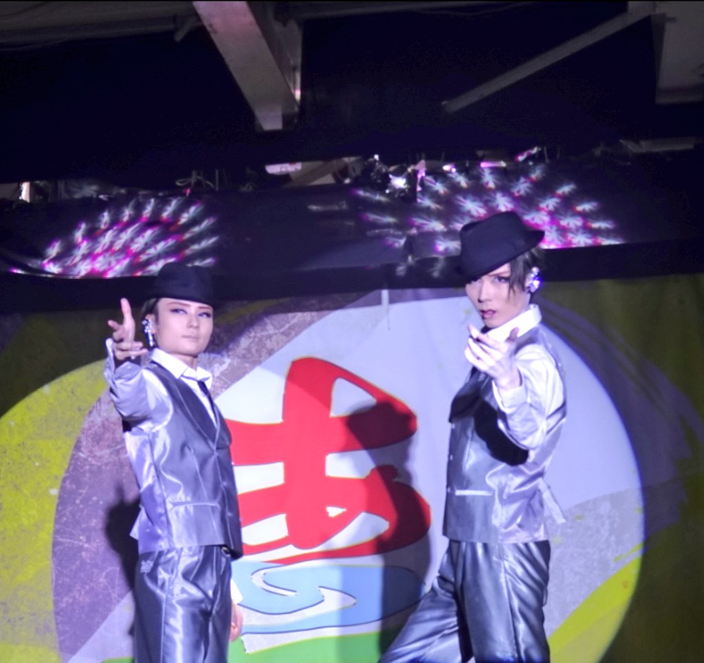 wk03i8's tweet photo. 劇団寿 7/1 夜

芝居『』(聞き忘れました)
        
舞踊 ラスト『百花繚乱、紅月夜』

#大衆演劇
#劇団寿
#掛川蓬莱座
2926/7/1 https://t.co/ehq9kxXKiL