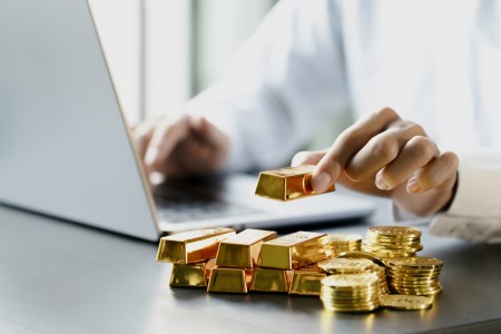 InformistMedia's tweet photo. .@GOLDCOUNCIL expects gold prices to remain rangebound around $4,100/oz in H2 2026, as moderating inflation and limited further central bank tightening weigh on prices.

Full details below:
https://t.co/tbTBIzuMUz https://t.co/ucah8548TH
