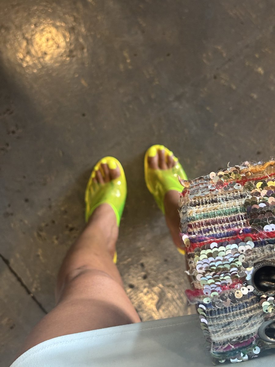 hxneydripper's tweet photo. #feet #feetfetısh #ebonyfeet #ebony #prettyfeet #wrinklesoles #footfetısh #fyp  #bigfeet #largefoot #toes #bigfoot  #heels #ebonybabe #babe #xvideosِ #buyincontent  #buyingfeet https://t.co/oSjcQKS2Fz