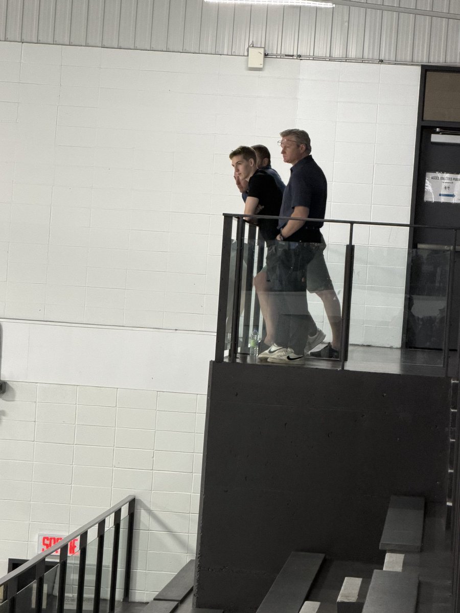 Antho_Martineau's tweet photo. Juste Lane Hutson et Nick Bobrov qui regardent les espoirs du CH en plein mois de juillet. 

Lane Hutson ne vit que pour le hockey. https://t.co/xWxaCyWtpq