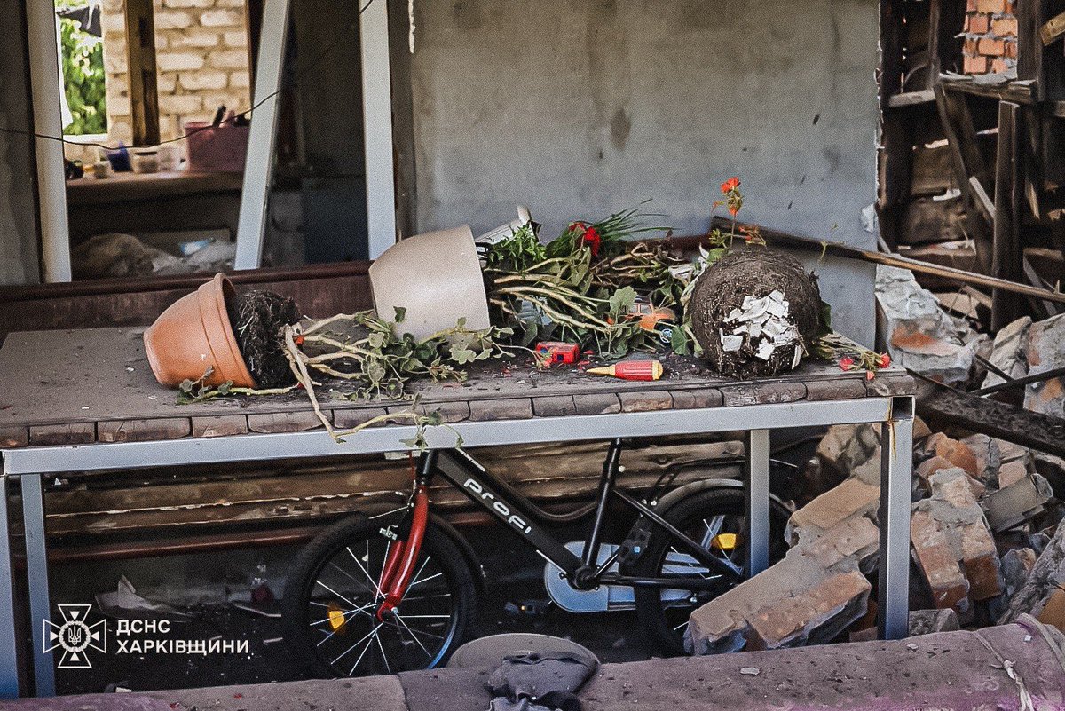 OlgaPatl's tweet photo. Kharkiv: A 15-year-old boy was 💔 in a massive russian airstrike. Another 29 people were injured, including three children. https://t.co/mjc8UADPQA