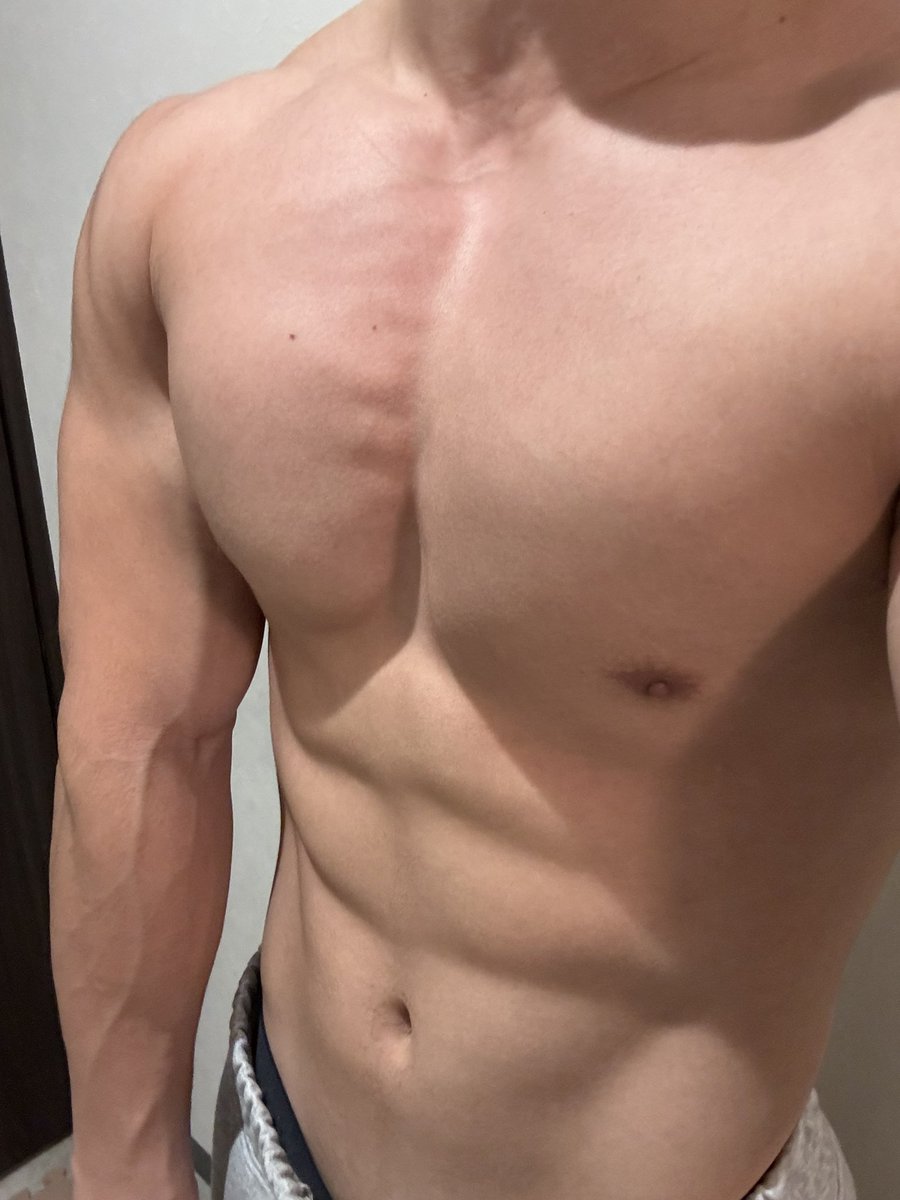 yu_____mn's tweet photo. どの筋肉が好き？
#いいねでDM  #暇な人DM 
#裏アカ女子と繋がりたい
#裏アカ男子　#筋トレ https://t.co/JMS2Ra2VN4