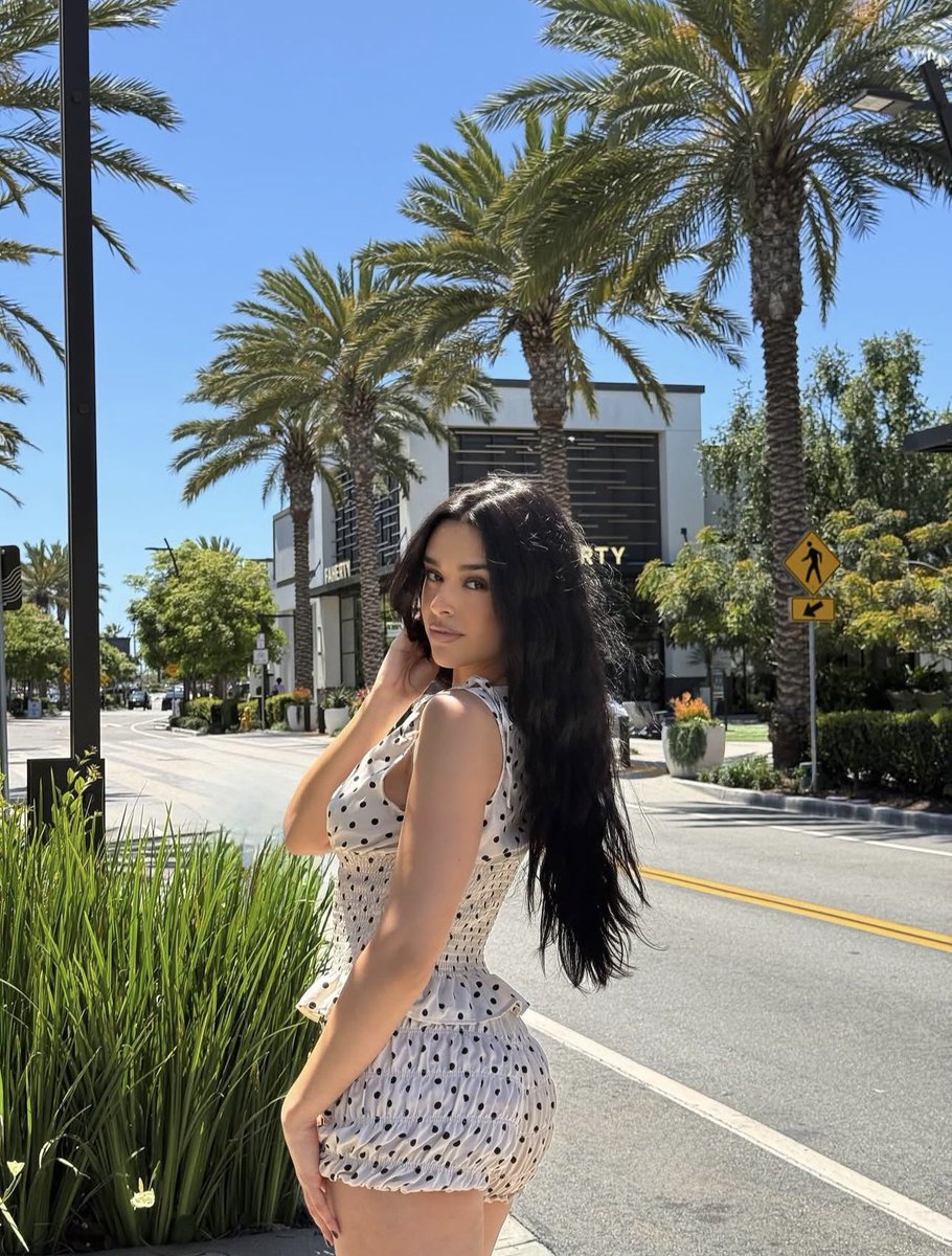martaa_diiaz1's tweet photo. Enjoying my vacation in Los Angeles 🌴☀️ Taking in the moments, exploring, and making great memories. Hope you’re all having an amazing day too! ✨
What’s one place that always makes you feel happy when you visit? 🌎
#Travel #Lifestyle #GoodVibes #SummerVibes #XTravel https://t.co/3ZzeejM0SS
