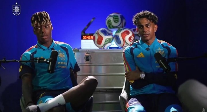 CentralDoYamal's tweet photo. 🚨🎙Nico Williams: "Porra, que ataque tem a França."

🚨🎙Lamine Yamal: "E a Espanha tem a gente."

Ele se recusa a deitar para a França kkkkkkkkkkkkk https://t.co/Y0XnZGBxHB