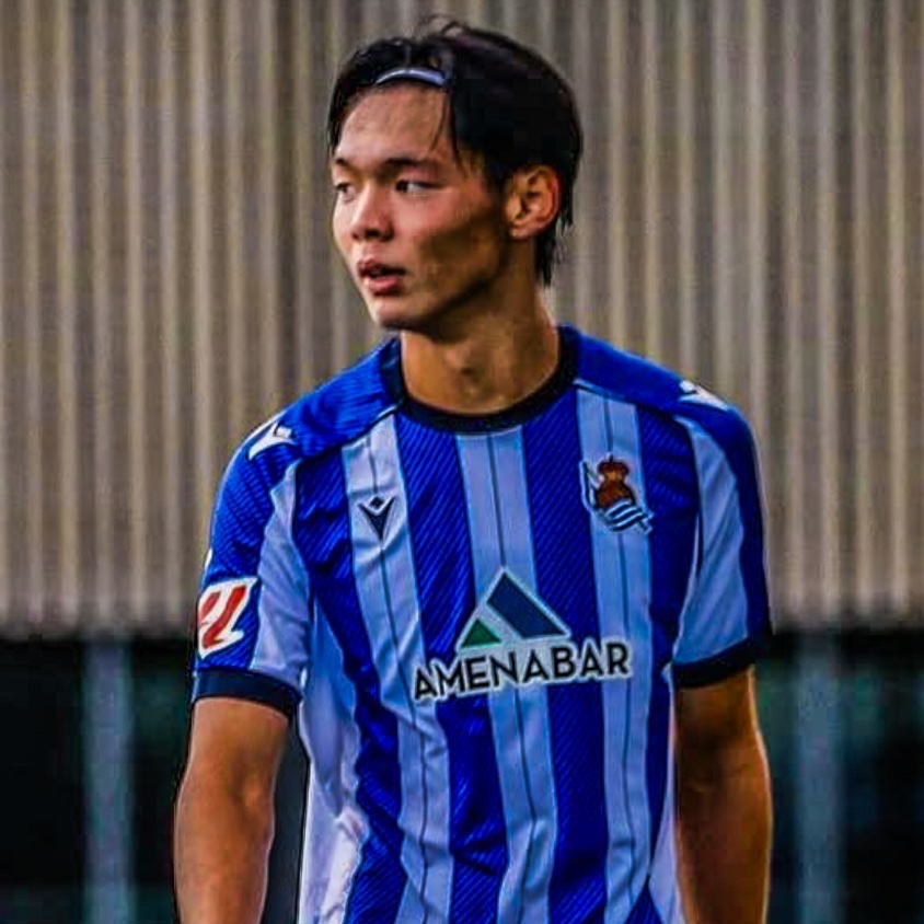 eurofootcom's tweet photo. 🚨🇯🇵 𝐎𝐅𝐅𝐈𝐂𝐈𝐀𝐋 | Real Sociedad have permanently signed Kazunari Kita (20) from Japanese team Kyoto Sanga. ✅ 

€1.5m fee for the young centre-back. ✨ https://t.co/rNBIv9nIBz