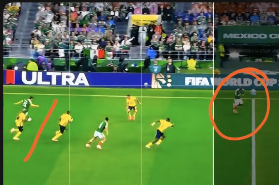 alfooa's tweet photo. @omarmaluk @EnriqueC21424 Ve bien la imagen, y aun asi ni el brazo ni la panza cuentan en offside https://t.co/4fnI442jLx