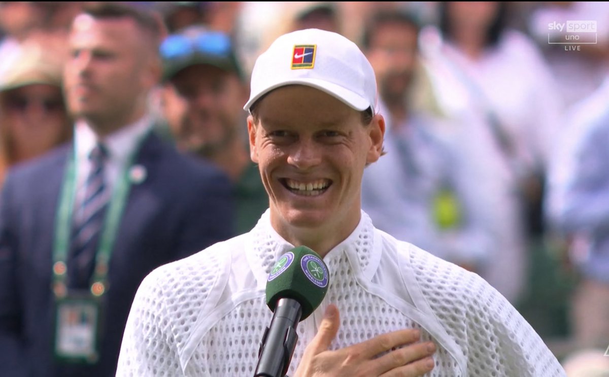 KtStefi's tweet photo. Sei uno spettacolo Jan 🦊❤️ #Wimbledon #Sinner #tennis #JannikSinner https://t.co/6mDiHjDr1s