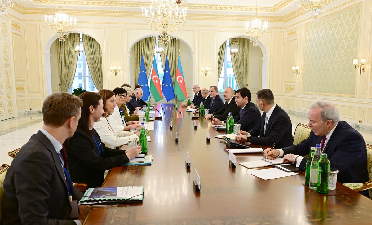 presidentaz's tweet photo. President Ilham Aliyev held an expanded meeting with President of the European Commission Ursula von der Leyen. https://t.co/eMRCg0UrNn