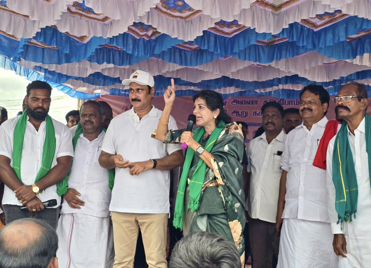 draramadoss's tweet photo. கர்நாடகத்தில், காவிரியின் குறுக்கே மேகதாதுவில் அணை கட்ட நினைக்கும் கர்நாடக அரசை கண்டித்தும், இத்திட்டத்தை முழுமையாக கைவிட வலியுறுத்தியும், பிலிகுண்டுவில் இருந்து பூம்புகார் வரை நடைபெறும் நான்கு நாட்கள் பயணத்தில், பென்னாகரத்தில் விழிப்புணர்வு பரப்பரை மேற்கொண்டு, பொதுமக்களுக்கு துண்டு பிரசுரங்கள் வழங்கி, பிரச்சாரம் செய்த போது.!

இந்நிகழ்ச்சியில் தருமபுரி சட்டமன்ற உறுப்பினரும், பசுமைத் தாயகம் தலைவருமான முனைவர் சௌமியா அன்புமணி MLA மற்றும் பல்வேறு விவசாய சங்க நிர்வாகிகள் உள்ளிட்ட ஏராளமானோர் பங்கேற்றனர்.

#காவிரிகாப்போம்
#மேகதாதுஅணைதடுப்போம்

#CauveryKappom
#MekedatuAnaiThaduppom #MekadatuRally #CauveryRights #TamilNadu #PMK