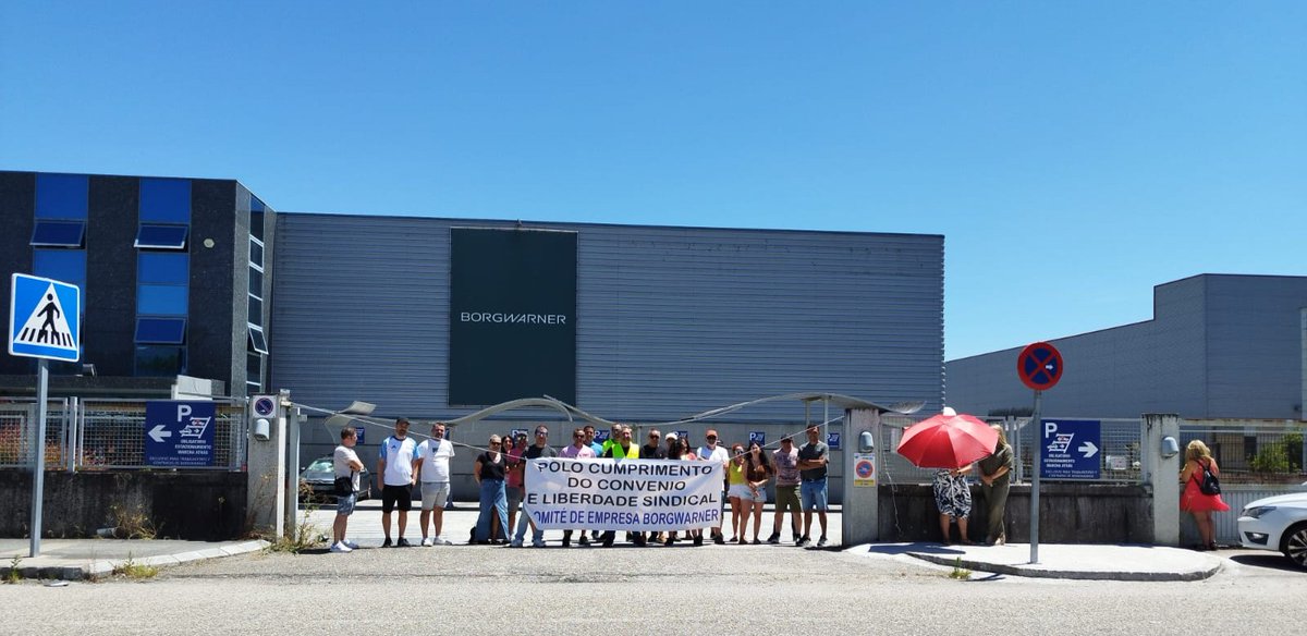 galizaCIG's tweet photo. 💪Seguimento masivo ao inicio da folga indefinida en BorgWarner contra os incumprimentos de convenio

👉🏻O persoal da empresa de #automoción desenvolveu concentracións diante dos centros de traballo de #Vigo, #Nigrán e #OPorriño

ℹ️ https://t.co/6rRZheAhPO

#BorgWarner https://t.co/W8M3nA9inB