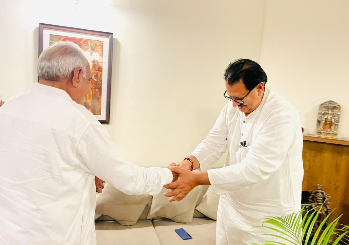 BhupinderShooda's tweet photo. आज दिल्ली निवास पर @INCHaryana के नव-नियुक्त प्रभारी श्री @SanjaySDutt जी ने शिष्टाचार मुलाकात की। इस अवसर पर उन्हें नयी जिम्मेदारी मिलने की बधाई और शुभकामनाएं दीं।

आपके संगठनात्मक अनुभव से हरियाणा कांग्रेस को एक नयी ऊर्जा मिलेगी। इस दौरान हरियाणा में संगठन की मजबूती और आगामी रणनीतियों को लेकर विस्तृत चर्चा की।