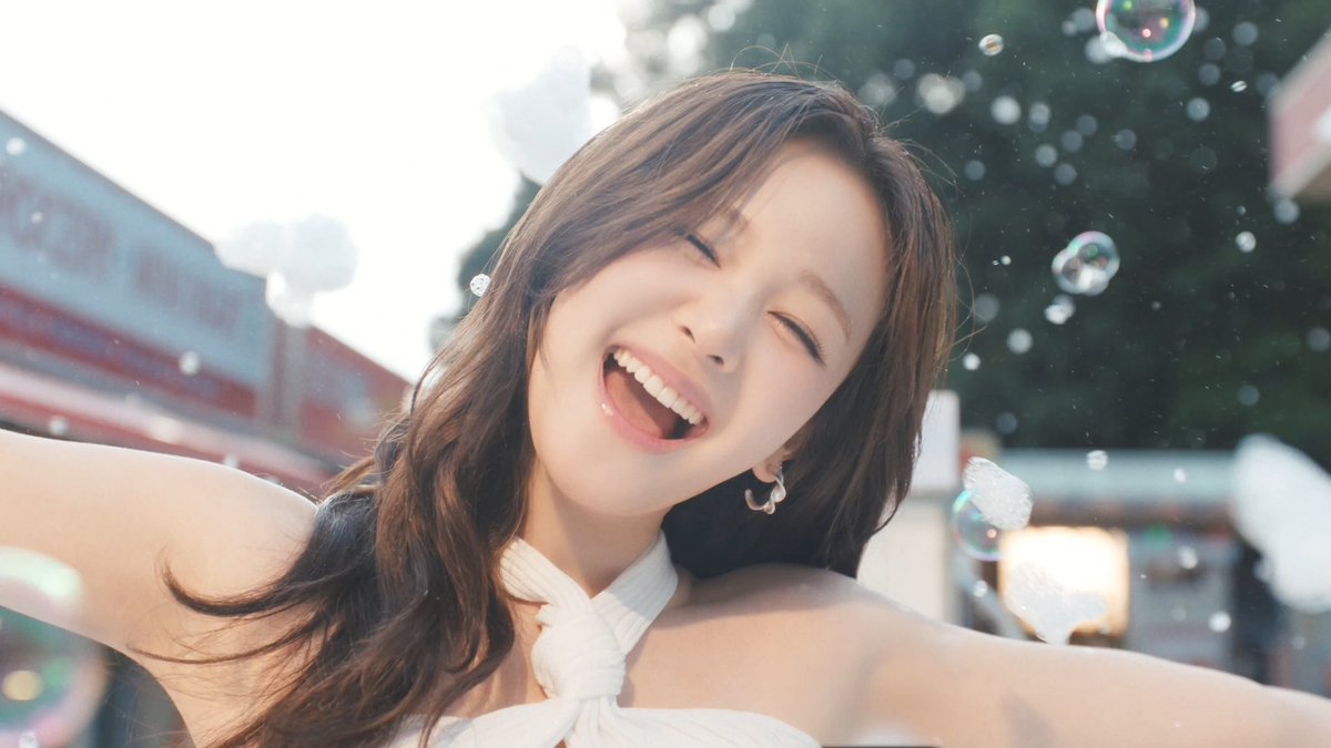 PHARITATHFAN's tweet photo. [📸] ‘I LIKE IT’ TEASER

มาดามน้องแพรสวยมากค่ะ เจ้าเด็กสดใสเกิ๊นน ยิ้มหวานไม่ไหวค่ะ ☀️🏝️

I LIKE PHARITA MORE
#PHARITA #파리타 #BABYMONSTER https://t.co/IfaBnZO3Zr