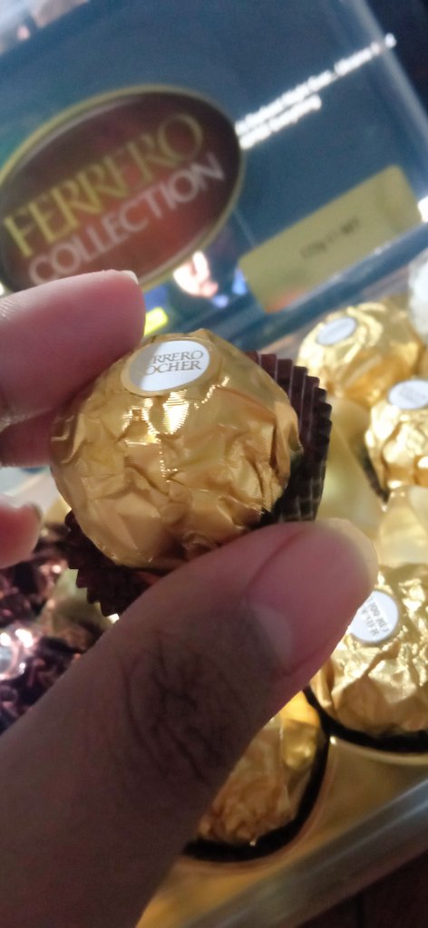 365DaysBeWYou's tweet photo. Share lang ng sweets peeps. ๐ซ Minsan we need sweetness in life di lang bitterness and angst. ๐๐
#Tsokolate https://t.co/VWhinLhScr