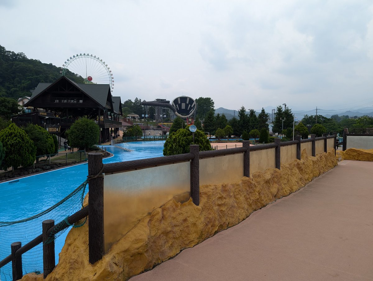 200_2's tweet photo. 今日的な昨日のサマーランド

安永社長にも奥山社長にもご挨拶できたし
何なら撮影よりも長く喋ってたかもしれない

あとは撮影ブースが広く散らばっていて
誰がどこにいるか探して歩くのに時間取られたり
チェキタイムで呼び出しかかるまでが長かったりで
あんまり写真撮った気がしないw https://t.co/1sIHu73L9z