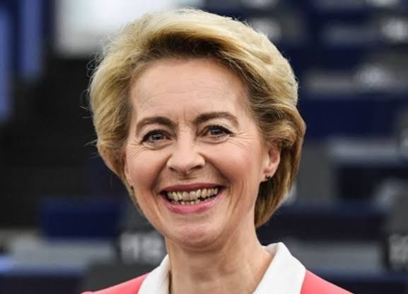 MarioNawfal's tweet photo. 🇪🇺 EU Parliament’s new internal AI tool just proved how “neutral” it is.

German MEP Christine Anderson asked the most obvious question:

“How do we get rid of Ursula von der Leyen as President of the Commission?”

Instant block for “security policy violation.”

Even the AI is programmed to protect the boss.

Source: @AndersonAfDMEP / Writer: Sol