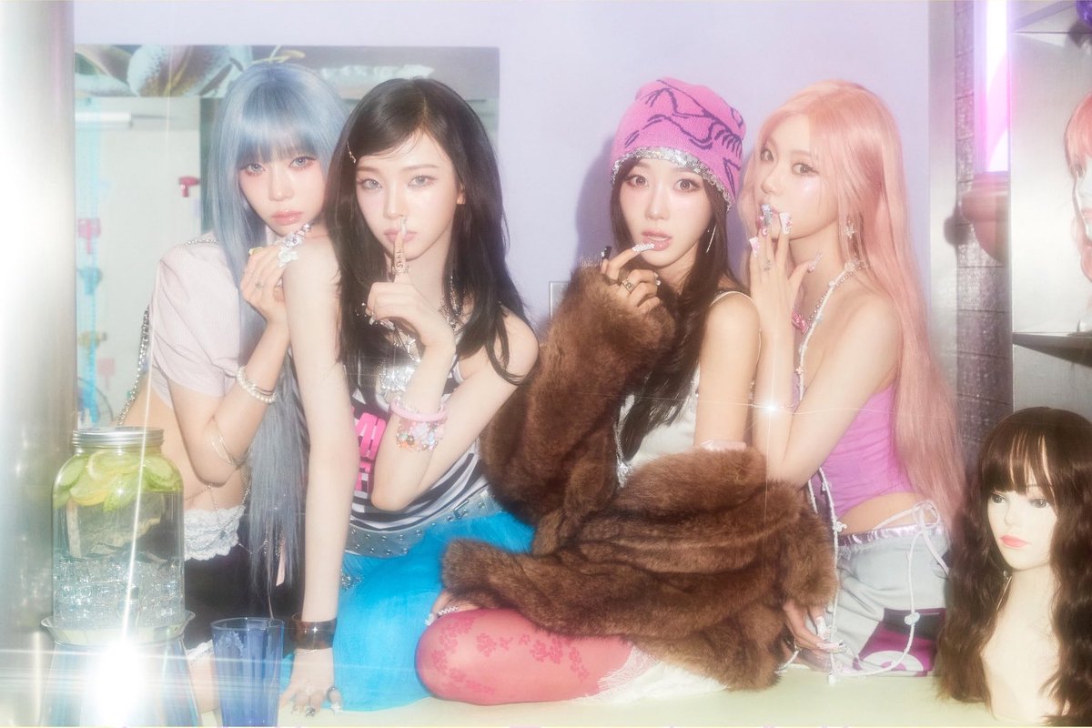 aespapic's tweet photo. hot mess                              kiss n tell https://t.co/3MeQCSTnB0