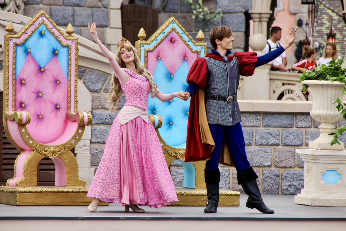 CharactersPBlog's tweet photo. NEW: Also starting today as part of the Summer entertainment offerings: Sleeping Beauty’s Royal Waltz on Royal Castle Stage. 👑✨

#SleepingBeauty #DisneylandParis #DisneyParks #DisneyPrincess https://t.co/F9jGpphmYx